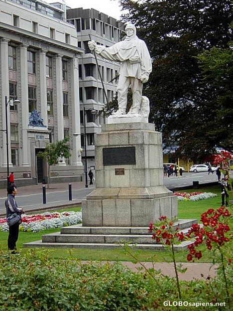 Postcard Statue in City - Can you name it?