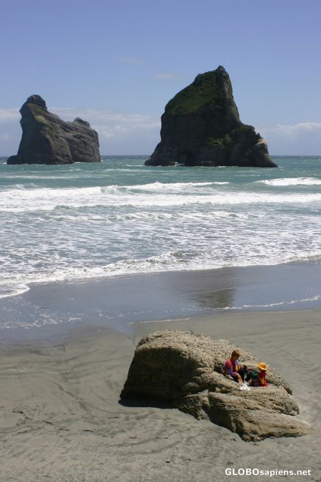 Postcard Lunchtime at Wharariki Beach