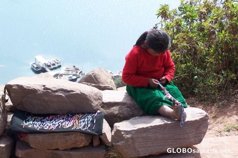 Postcard Niña Tejiendo en Taquile