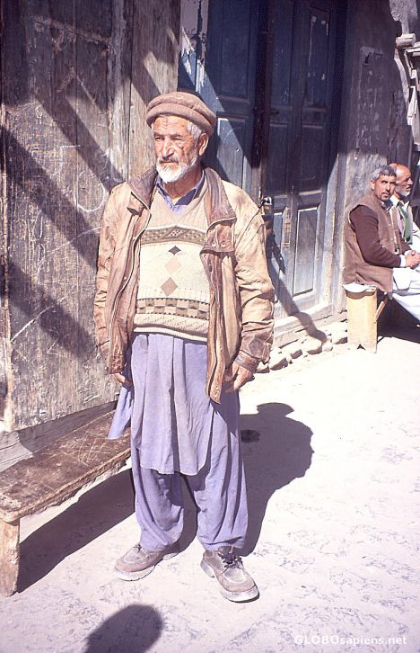 Postcard Shigar, Bazaar, Old Man