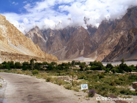 Postcard incredible Passu Wall