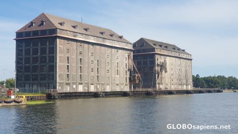 Postcard Old Granaries