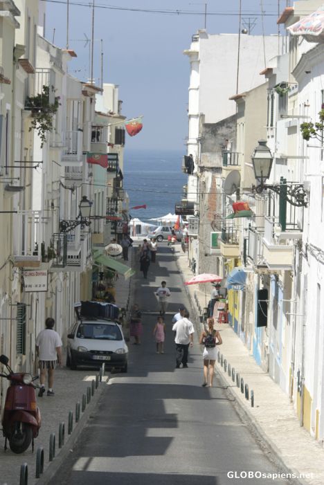 Postcard Uma ruela branca da Nazaré (Leiria)