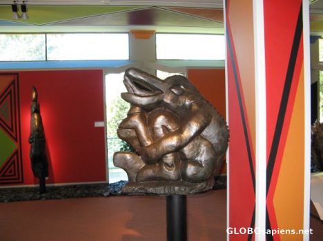 Postcard Zimbabwe sculptures 3