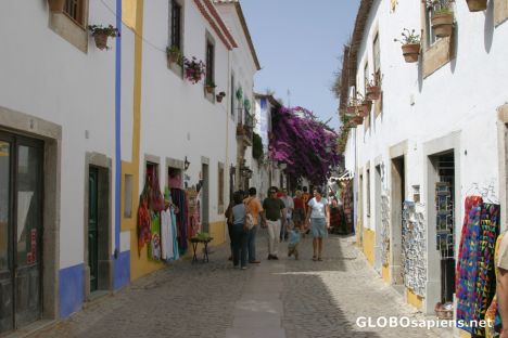 Postcard Obidos, Distrito de Leiria, um beco branco