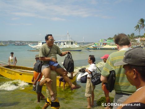 desembarcation on borocay island