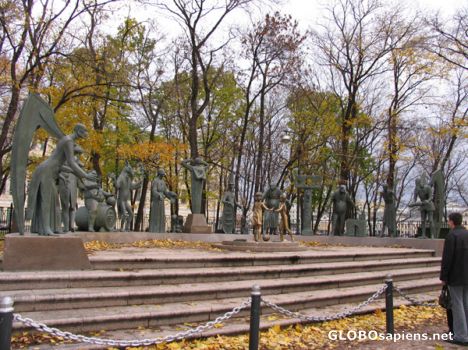 Postcard Mihail Chemiakin monument