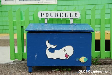 Postcard Cute rubbish bin