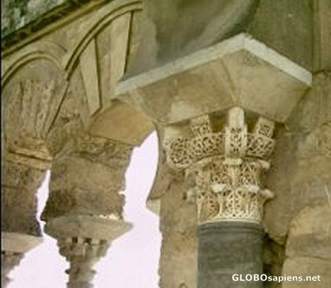 Postcard How to cap a pillar