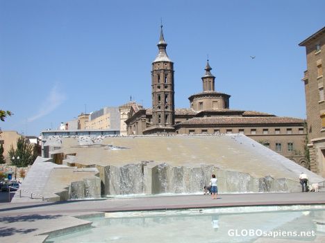 Postcard Discovery fountain (America west and Europe East)