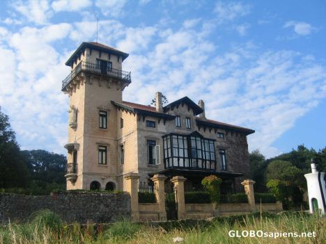 Postcard House, Comillas