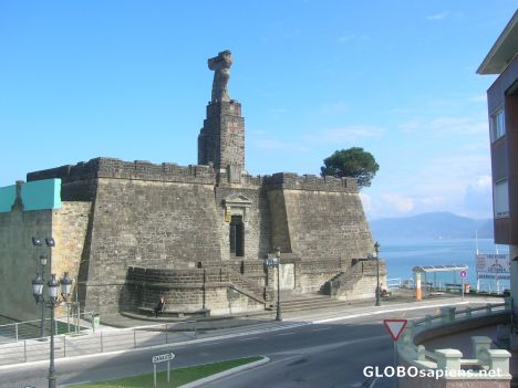 Postcard One of the three monuments devoted to Elcano