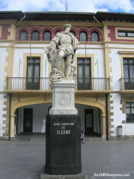 Postcard Second monument to Elcano