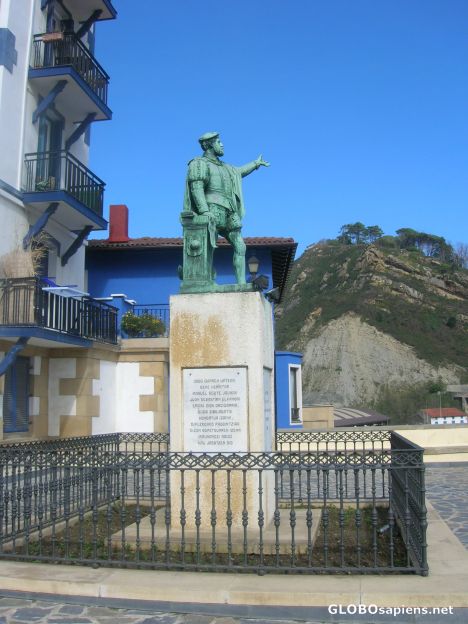 Postcard Third monument to Elcano
