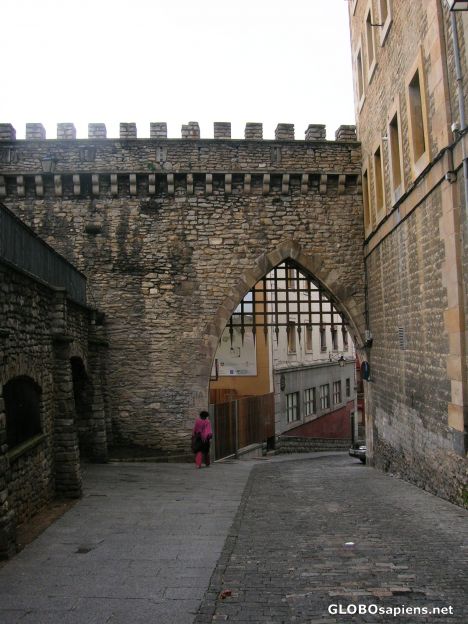 Postcard Old entry to the walled city