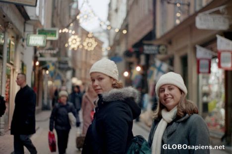 Postcard Shella & Amy J. Strick a pose in gamlestan