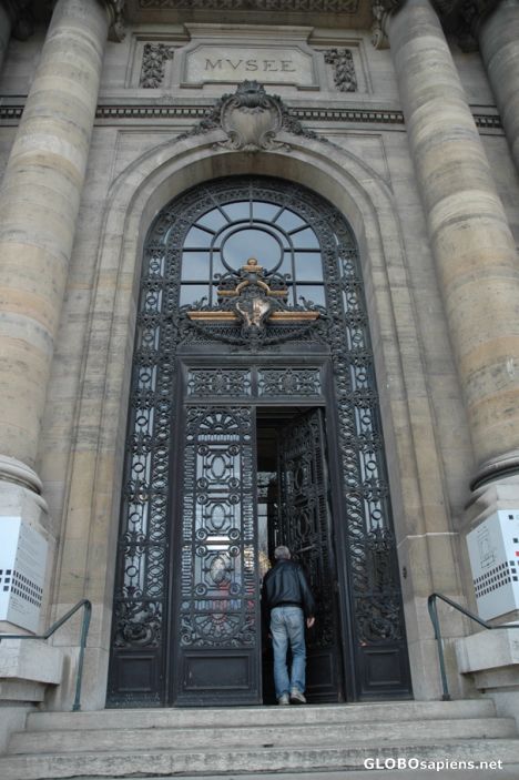 Postcard Musee Entrance