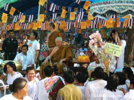 Postcard Phra Viriyang Sirintharo receiving offerings
