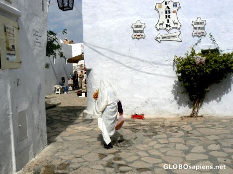 Postcard The old lady in white