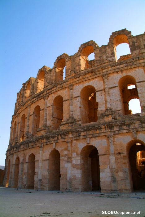 Postcard El Jem (TN) - the amphitheatre - at the back