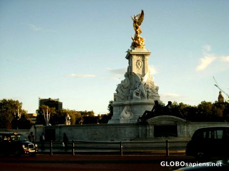 Postcard Victoria Memorial 3