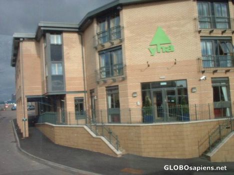 Postcard Modern YHA hostel near Oxford Rail Station !