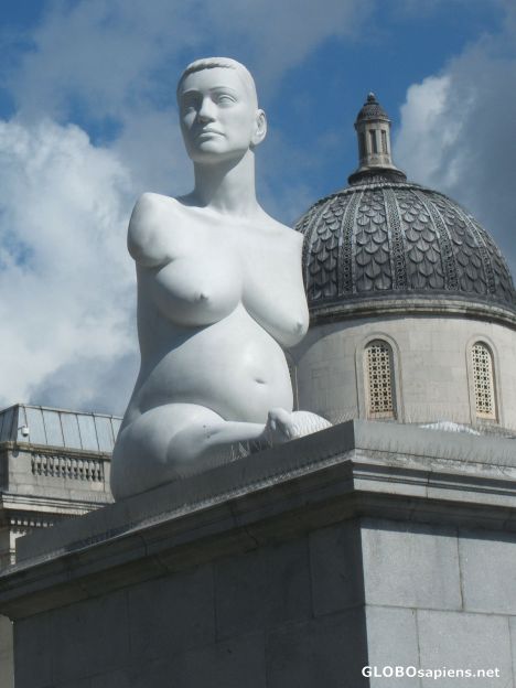 Postcard Alison Lapper Pregnant in Trafalgar Square