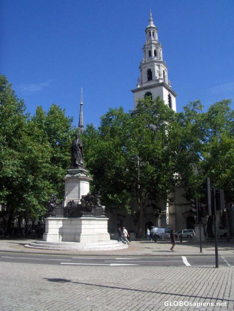 Postcard St. Clement Danes