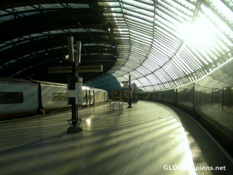 Postcard Waterloo international platforms 01