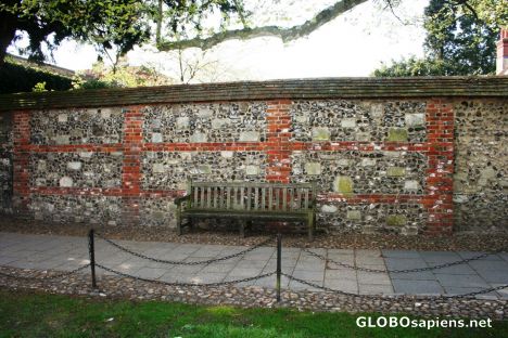 Postcard Bench in Cheyney court