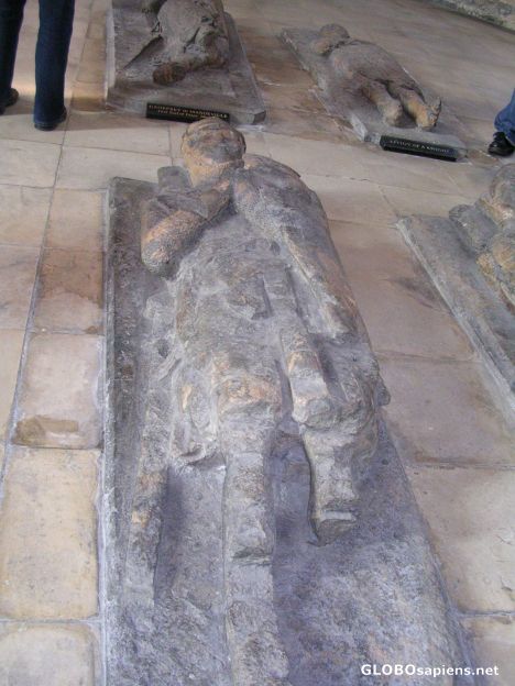 Postcard Marble effigies of medieval knights in the Temple