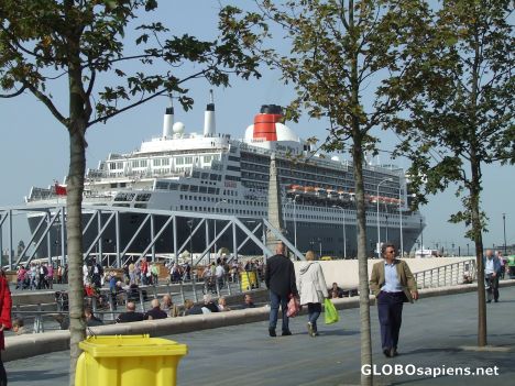 Postcard Queen Mary 2