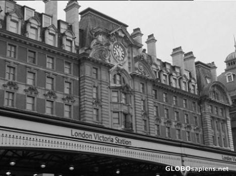 Postcard London Victoria Station