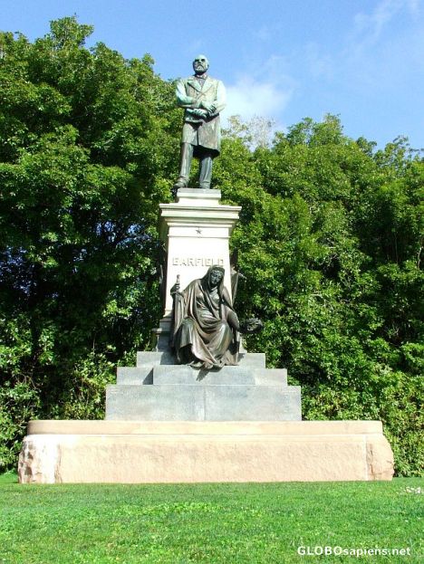 Postcard James Garfield Statue