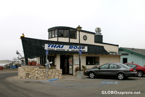 Postcard Morro Bay: Boat-shaped Thai restaurant