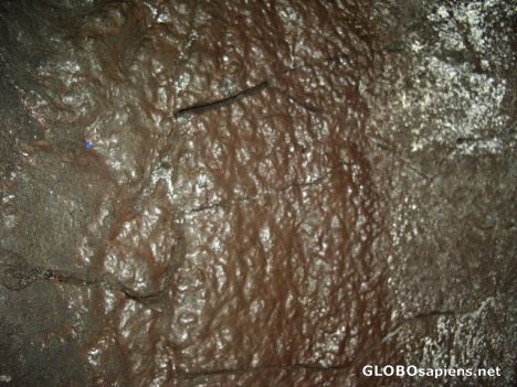 Postcard lava tube - crevices or a petroglyph?