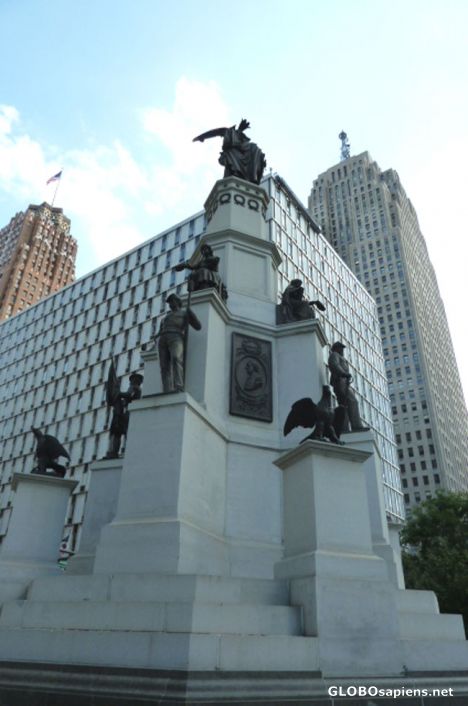 Postcard Detroit - Monument