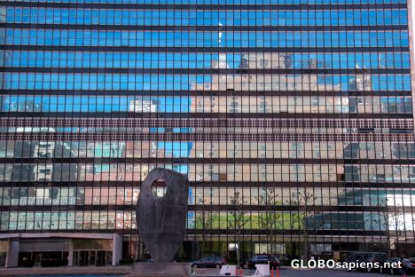 Postcard A formidable mirror - The United Nations Building
