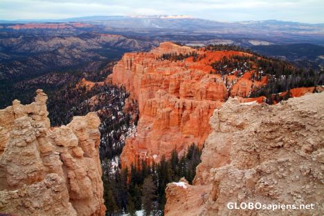 Postcard Bryce Canyon - Between the rocks