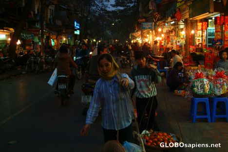 Postcard Hanoi - busy old town at night