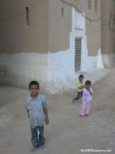 Postcard Children surprised to meet a foreigner