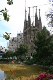 La Sagrada Familiar, the symbol of Barcelona La Sagrada Familiar, the symbol of Barcelona