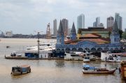 The main market at the Para river. The main market at the Para river.