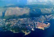 Dubrovnik from the air (a landing airplane)