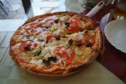 Natyr (vegetarian) pizza at the Erai Pizzeria.