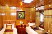 Halong Bay travelogue picture