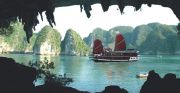 Halong Bay travelogue picture