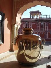 City Palace and the largest silver jar in the world. Rudi thinks there's a smile on the jar (