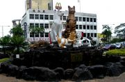 Cat Statue In Front of Holiday Inn Hotel Cat Statue In Front of Holiday Inn Hotel