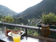 Lunch over the Vista